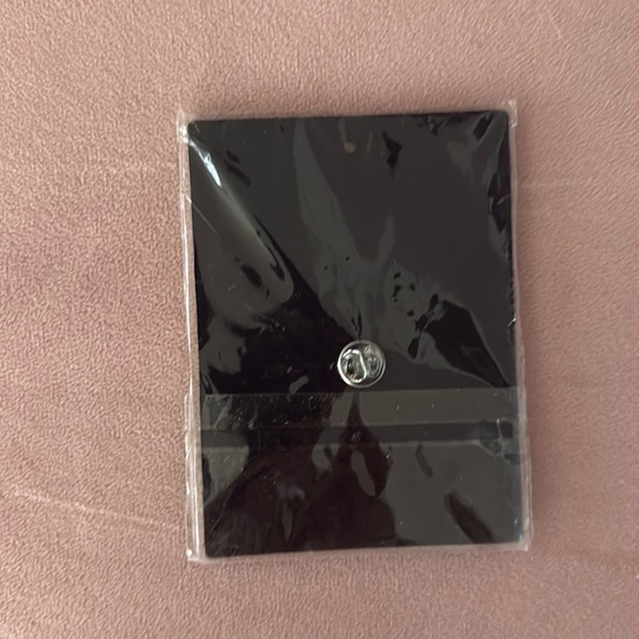 Hudson Jeans Pin - Picture 2 of 3